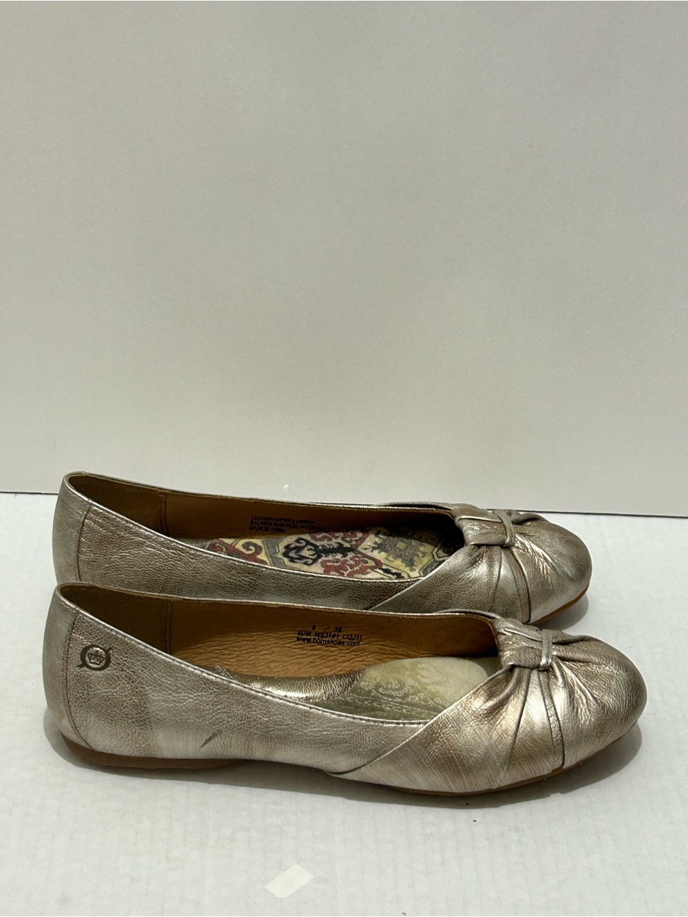 Born Womens Metallic Gold
Leather Ballet Flats Knotted Bow
Slip On Size 8